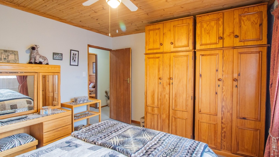 5 Bedroom Property for Sale in Sandbaai Western Cape